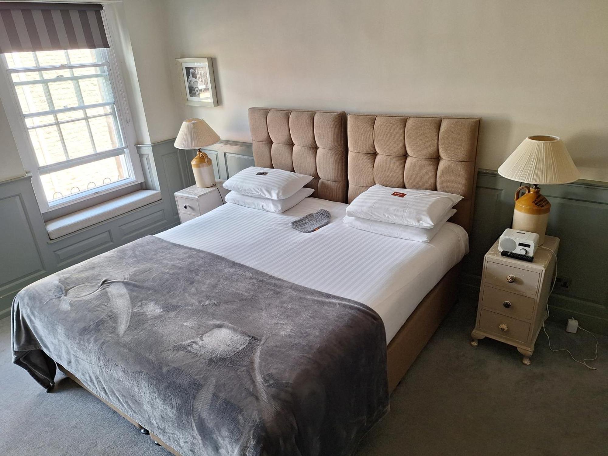 Hotel The Fox Chipping Norton Esterno foto